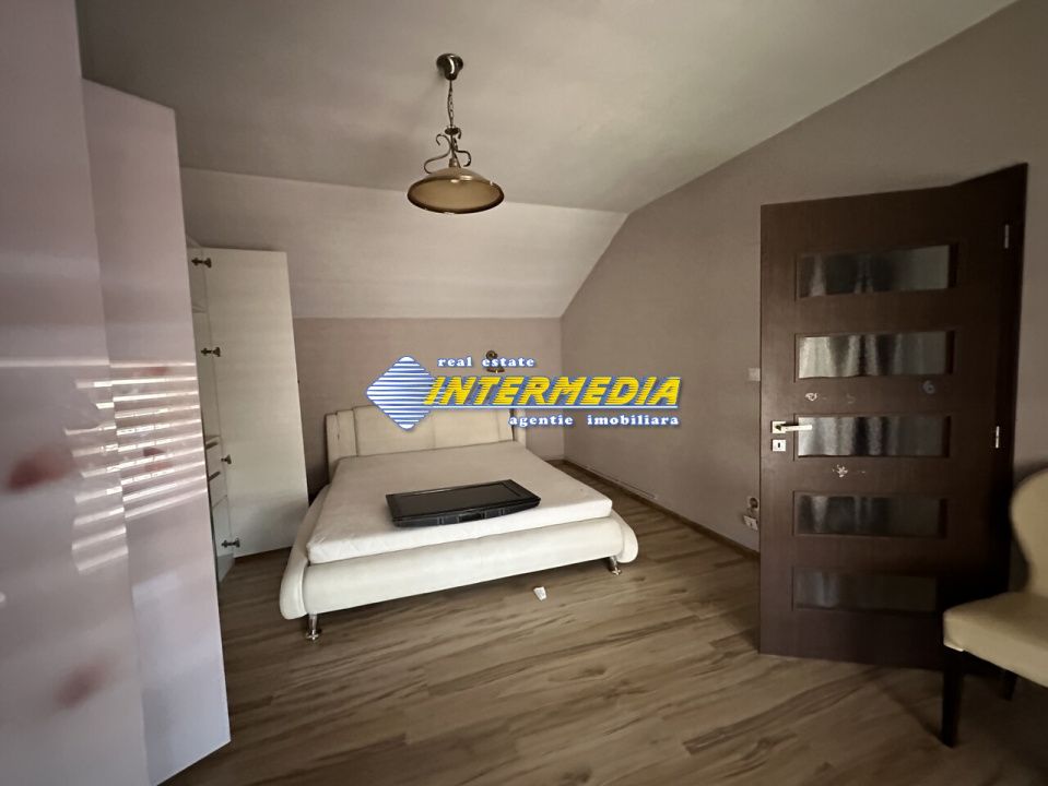 Proprietate 2 case curte pavata Teren 700 mp Hotel CETATE gard utilitati – fotografia 2 din 28