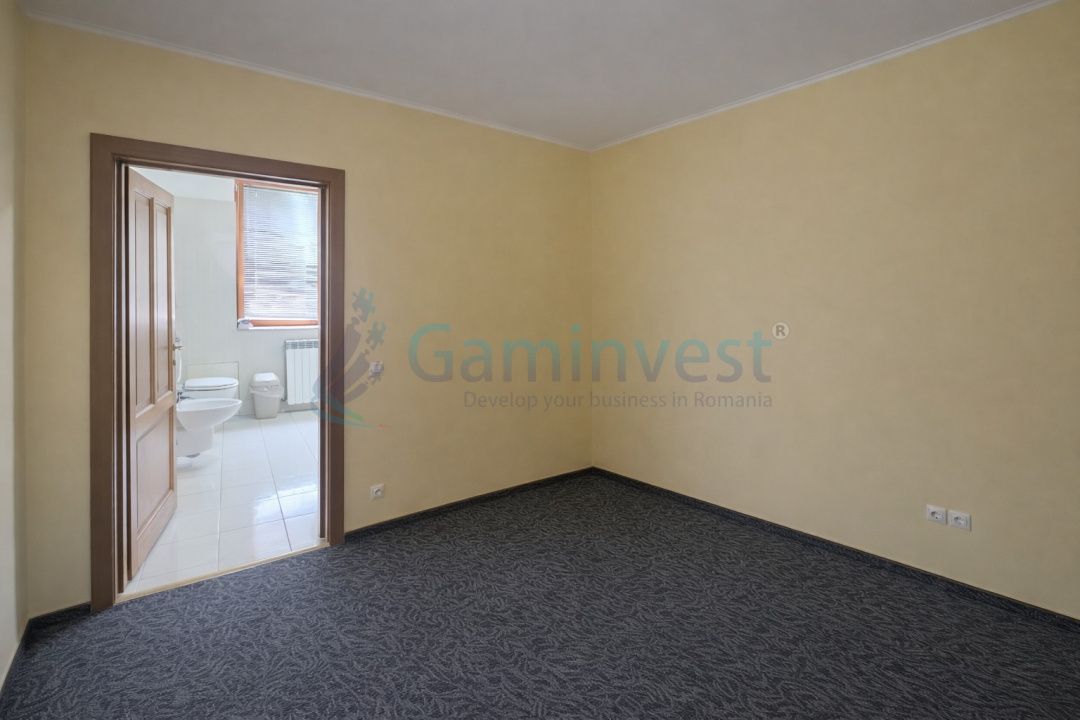 Cladire pentru birouri, cabinete sau spatiu comercial ultracentral, Oradea – fotografia 15 din 20