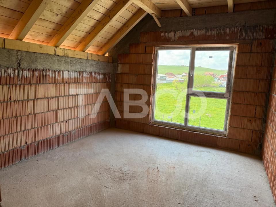 Casa 5 camere 3 bai  curte libera 262 mp terasa 22 mp Sura Mare Sibiu – fotografia 11 din 13