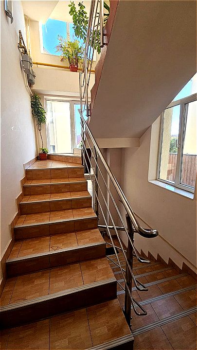 Apartament 148 mp în vilă, 4 camere, 2 parcări, ideal birou – fotografia 3 din 9