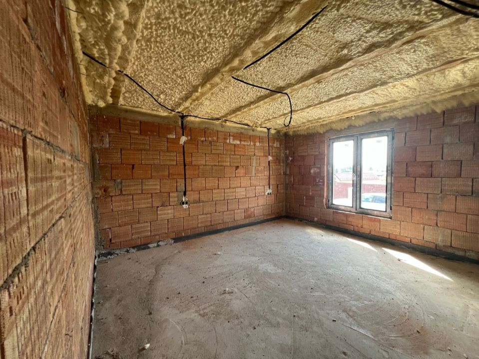 Casa individuala cu 4 camere 2 bai si terasa in Sura Mica – fotografia 11 din 15