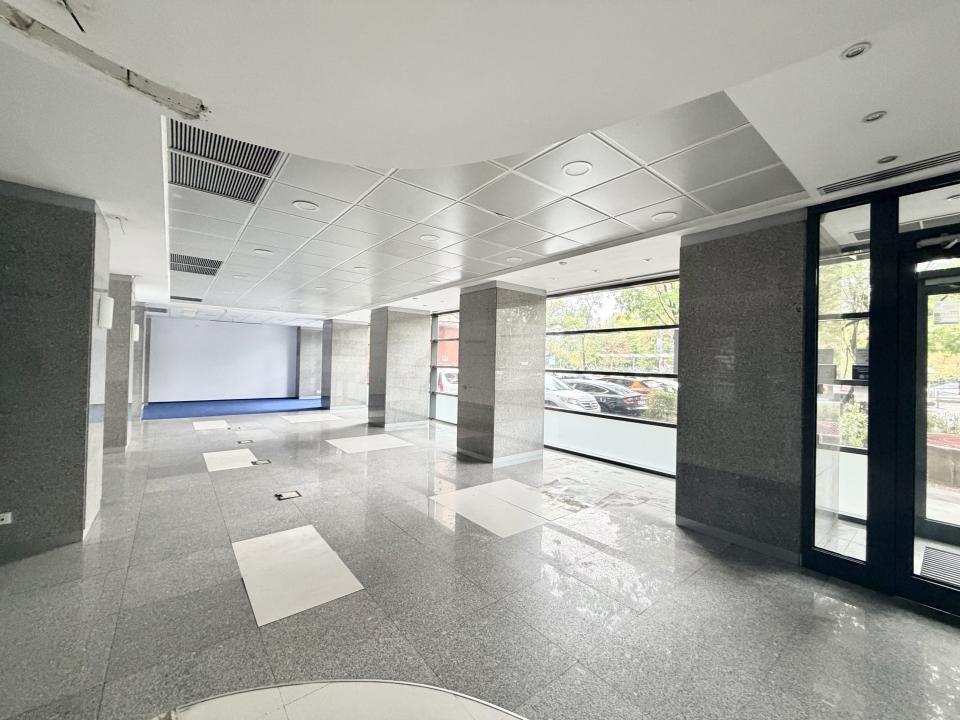 Spatiu comercial In Stefan cel Mare, Stradal, Vitrina 26 ml - Centrala Proprie – fotografia 8 din 21