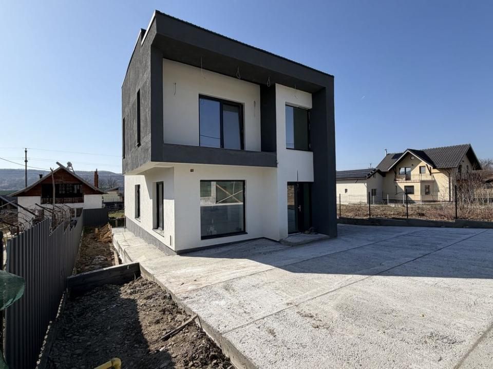 CASĂ MODERNĂ LA CHEIE în Curtea de Argeș | 1.000 MP TEREN | 4 camere + Anexe – fotografia 1 din 7