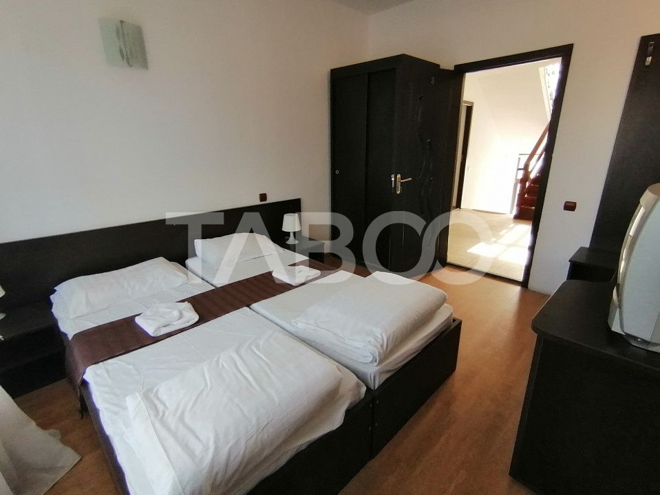 Pensiune 13 camere 16 bai sauna piscina si teren 1565 mp Cisnadioara – fotografia 32 din 42