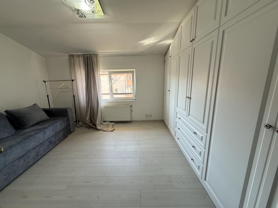 Apartament cu 3 camere, decomandat, 66 mp utili - Dambovita – fotografia 1 din 8