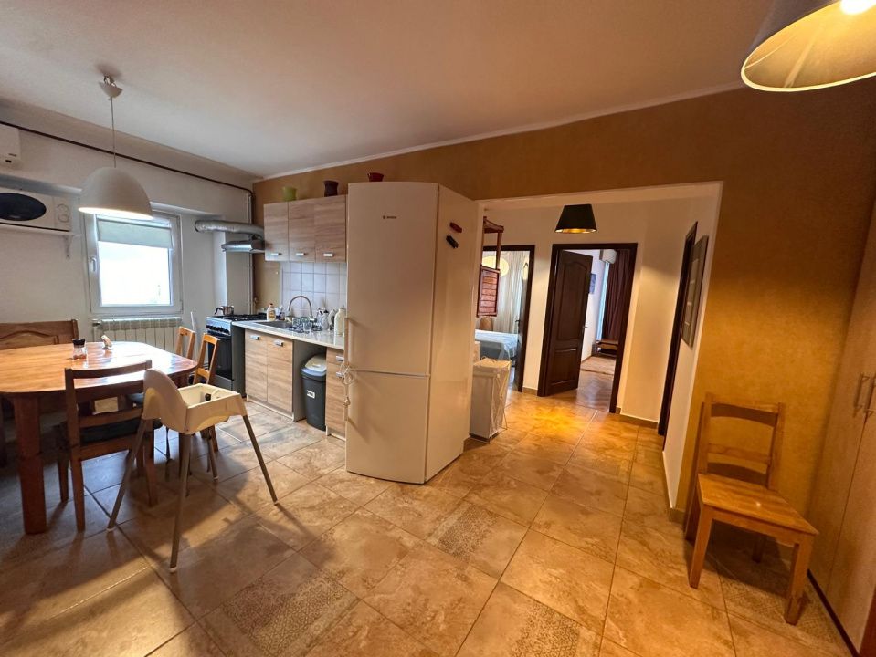 Apartament 3 camere de inchiriat, in zona Centrala -  vedere catre Blvd Mircea – fotografia 13 din 16