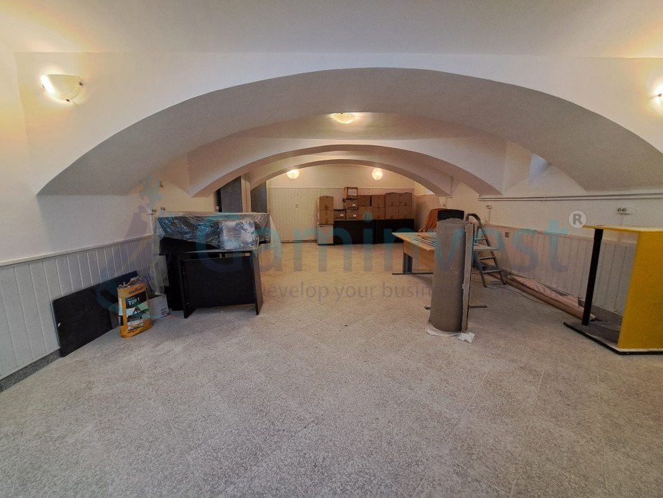 Spatiu comercial demisol de inchiriat, central, Oradea, Bihor – fotografia 1 din 4