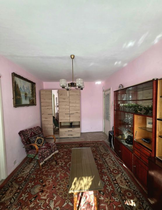 Apartament 3 camere situat in Zona KM 4-5 – fotografia 1 din 8