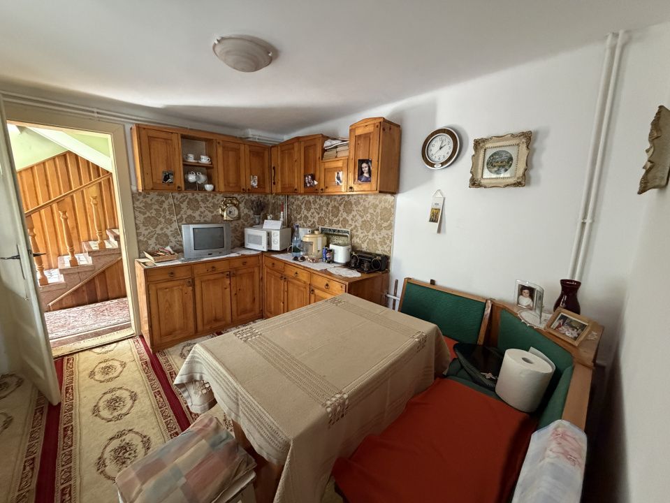 Sebeș Centru – Casă cu suflet 7 Camere 700 mp Teren 2 Garaje Curte Gradină – fotografia 35 din 37