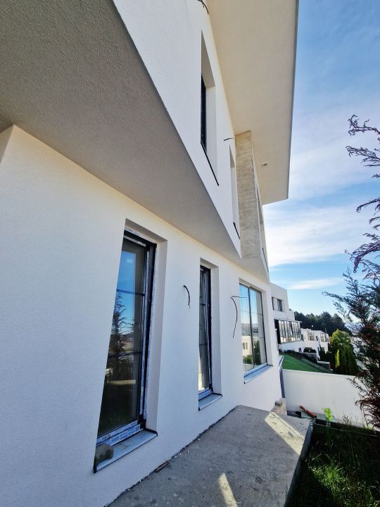 Casa deosebita in ansamblul White House, zona Vivo – fotografia 3 din 19