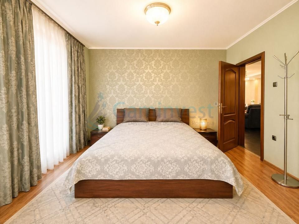 Casă spațioasă, 400 mp utili, teren 1650 mp, dublu front – Paleu, Bihor – fotografia 1 din 11