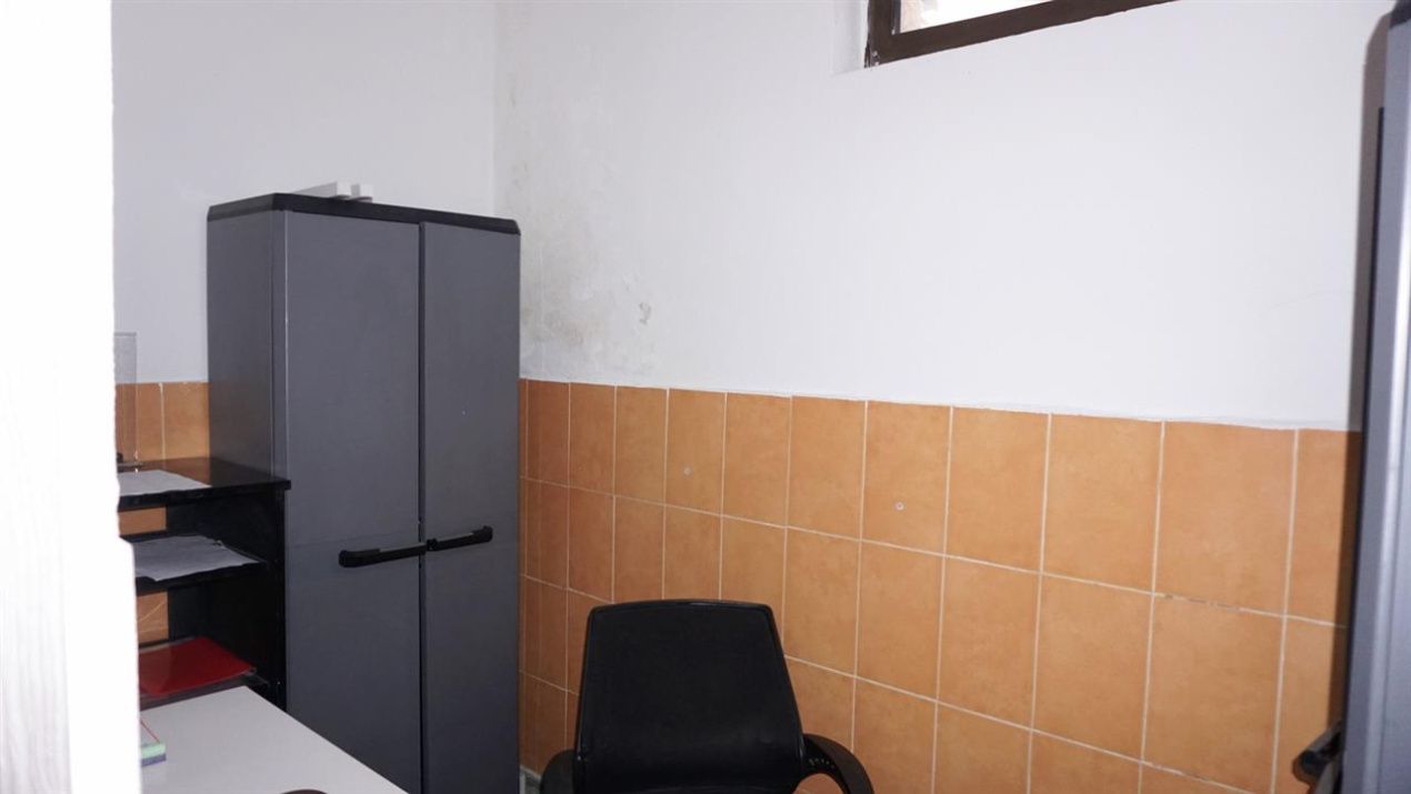 DE INCHIRIAT - SPATIU COMERCIAL CENTRAL 85 MP – fotografia 7 din 12
