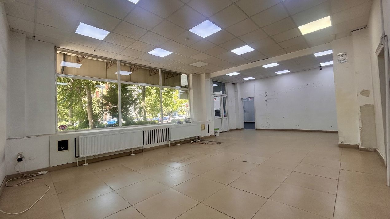 Spatiu comercial stradal vitrina 12 m  | Dezrobirii | 178.7 mp | 1.430 € – fotografia 2 din 8