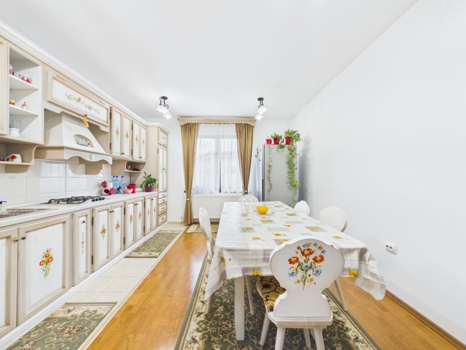 Casa cu priveliste de vis si potential turistic sau investitie in zona Bran – fotografia 6 din 46