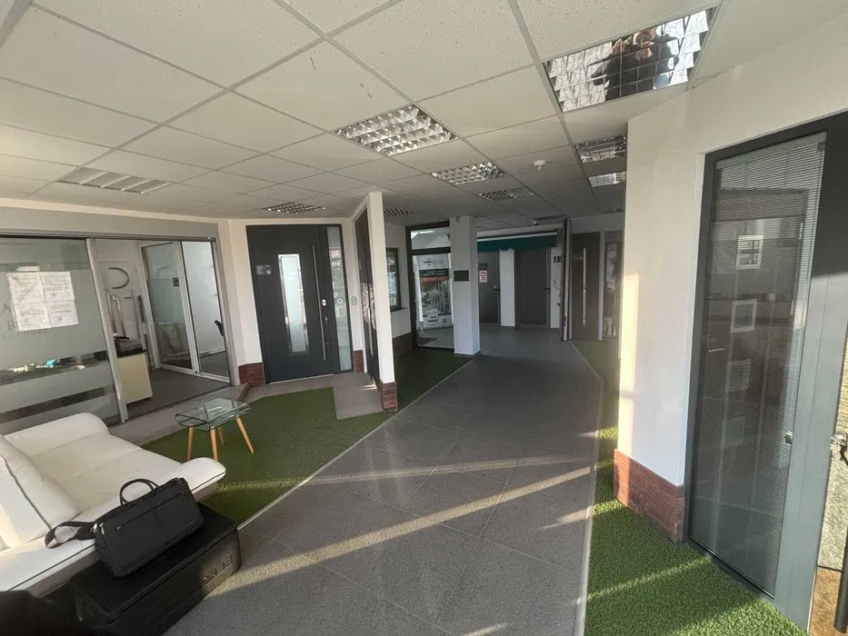Showroom, birouri și hală de producție Floresti 1.350 mp | Teren 4.300 mp | E60 – fotografia 9 din 20
