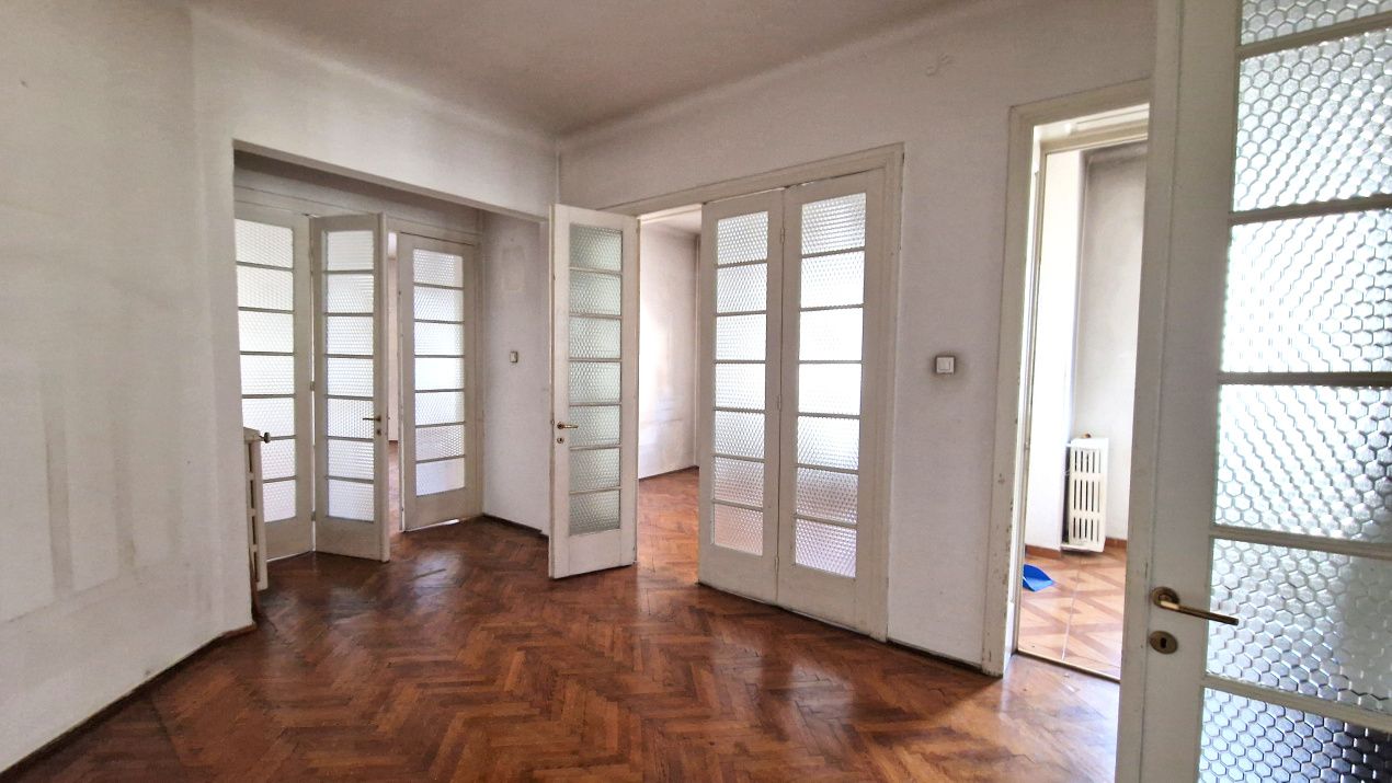 Vila cu curte de vanzare ULTRACENTRAL - 442.7 mp, 72 mp curte libera, 2 garaje – fotografia 5 din 19