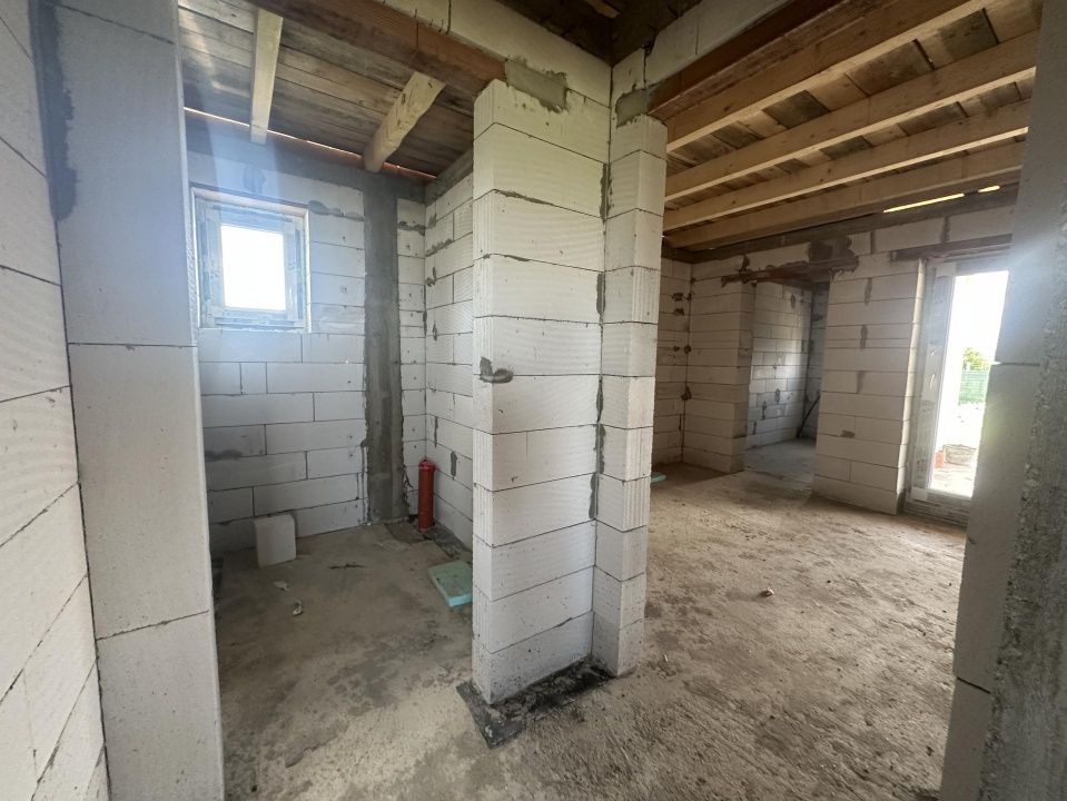 Casa in Rosu Teren 570 mp sau 1134 mp Terasa mare imprejmuit Barabant Alba – fotografia 13 din 21