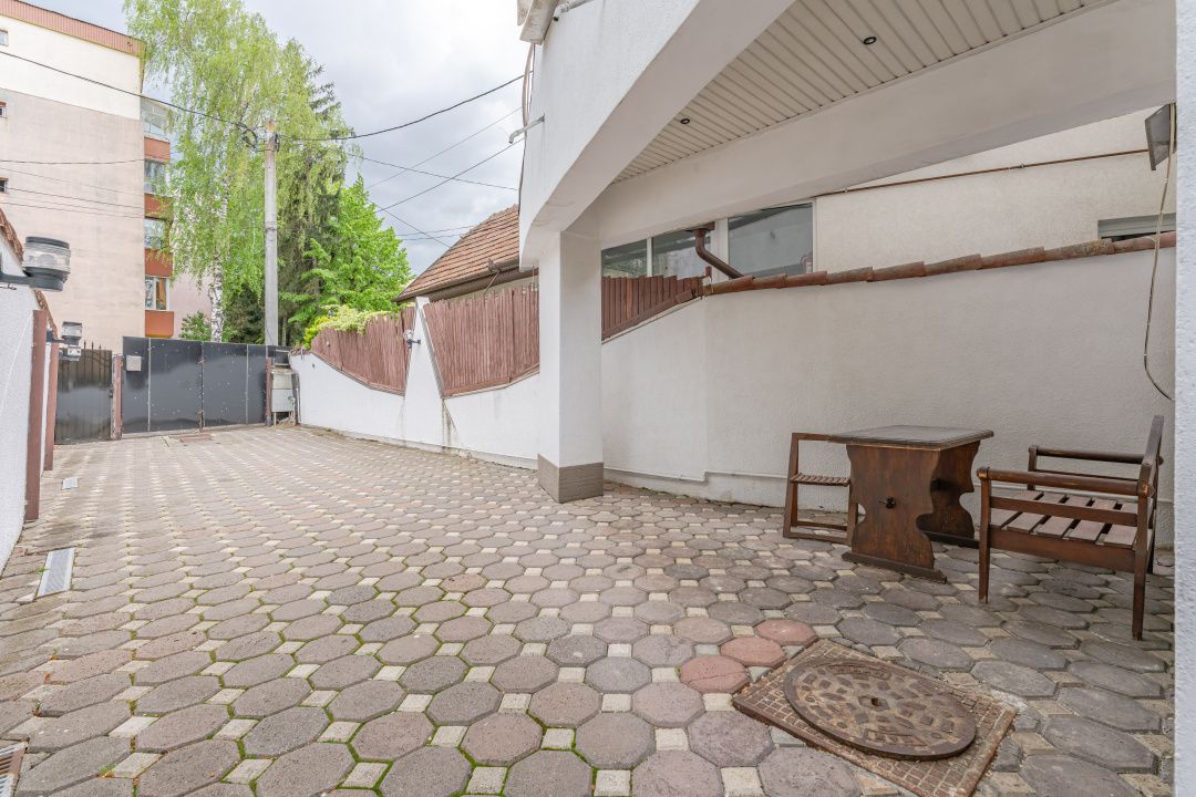 Casă cu arhitectură deosebită | Emil Racovita - Grivitei – fotografia 15 din 16