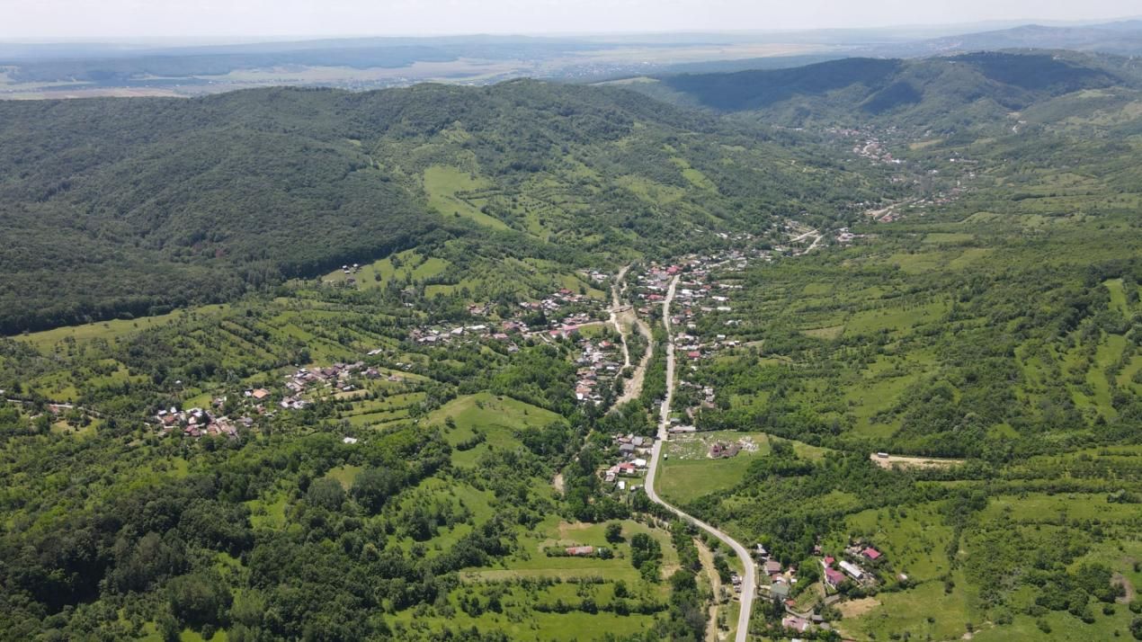 Teren spectaculos cu padure, livada si priveliste panoramica in Soimari PH – fotografia 8 din 16