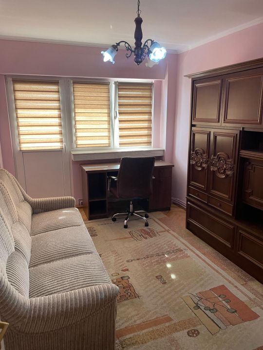 Apartament 4 camere I decomandat I Cetate cu vedere spre Catedrala I 2 bai I – fotografia 2 din 10