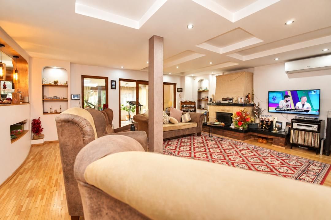 Vilă 8 Camere | 428 MP | Teren 703 MP | 4 Garaje | Voluntari – fotografia 4 din 27