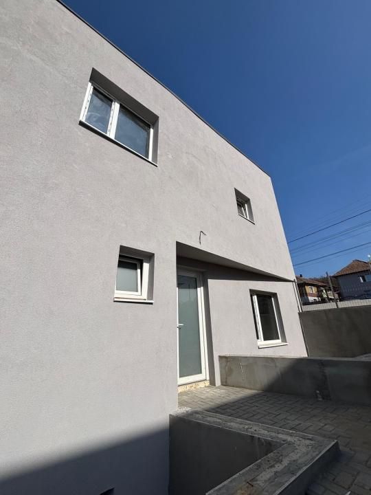 Casă cuplată modernă, 160 mp utili, semifinisată, curte amenajată – fotografia 9 din 17