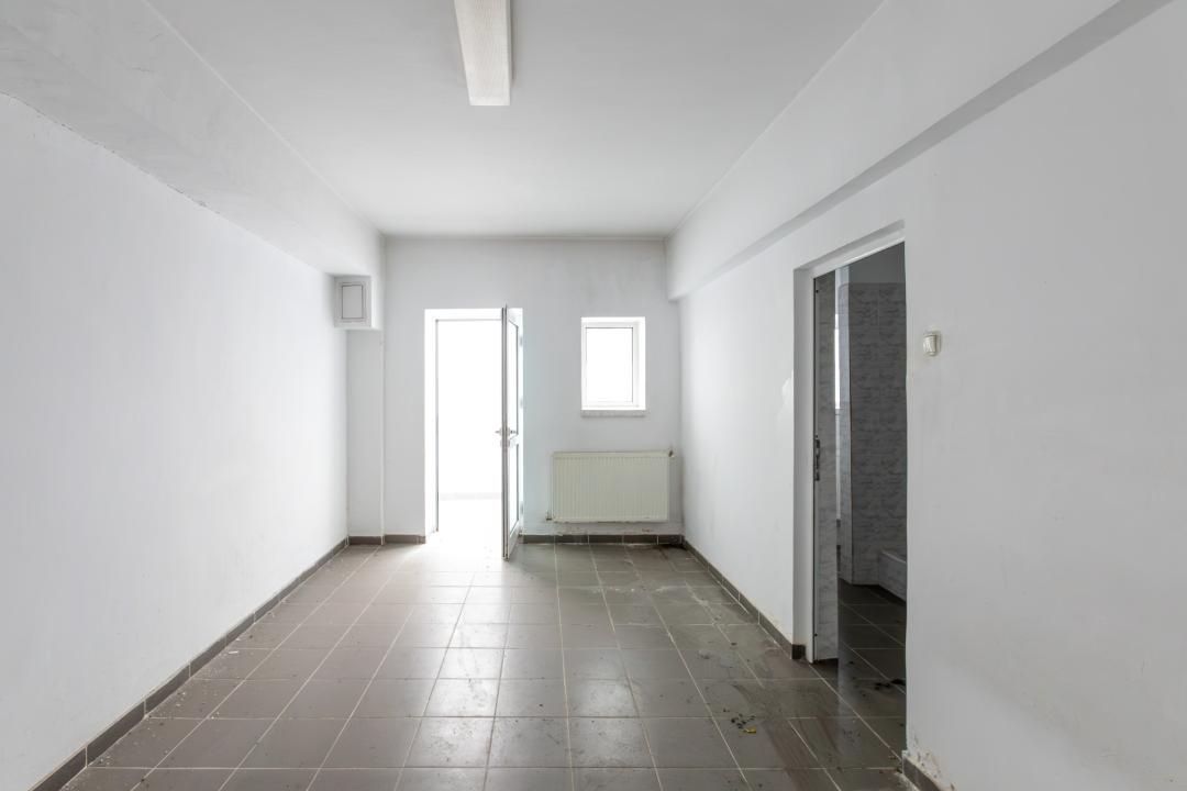 Proprietate de vânzare pentru investiție–teren 3874mp+construcții 989mp, Bacău – fotografia 8 din 47