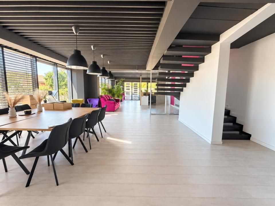 Spatiu comercial de inchiriat in Oradea, spatiu vitrat si locuri de parcare – fotografia 1 din 10