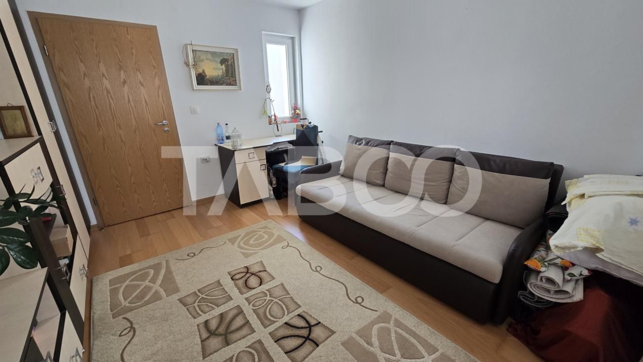 Apartament cu 3 camere etajul 1 de vanzare zona Pictor Brana Selimbar – fotografia 3 din 14