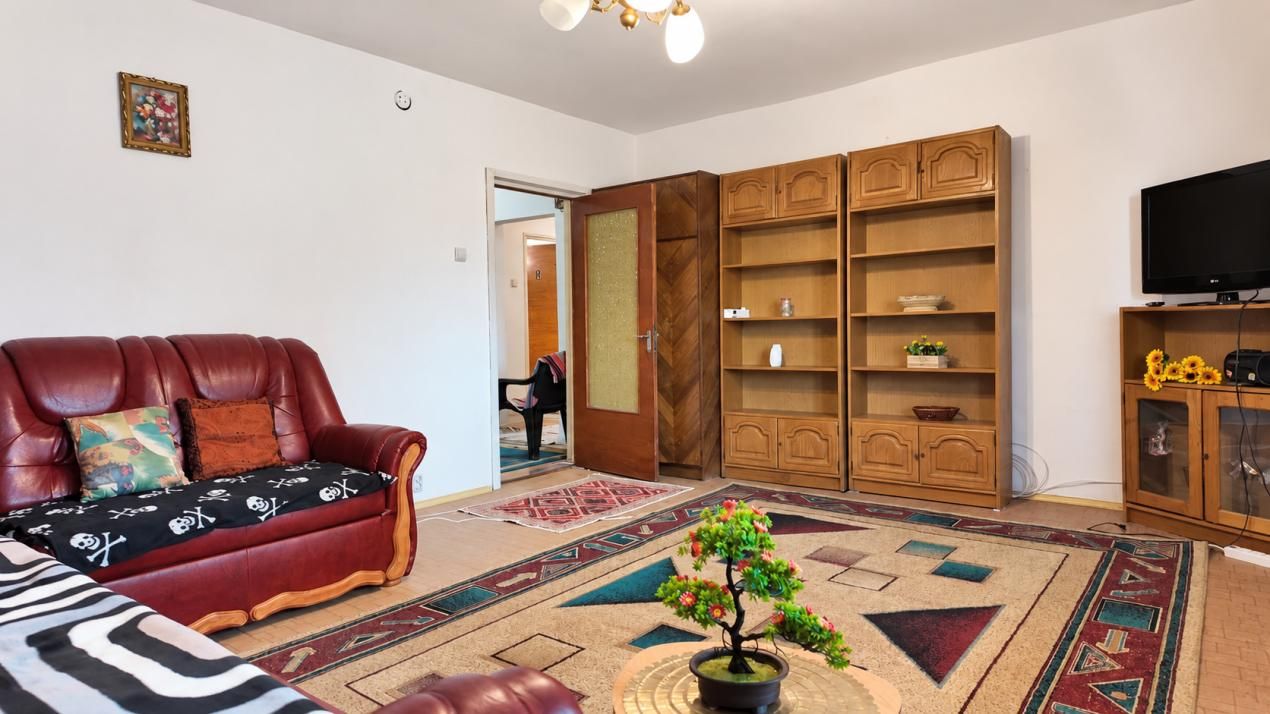 Închiriere apartament 3 camere, mobilat și utilat - zona Răcădău – fotografia 2 din 16