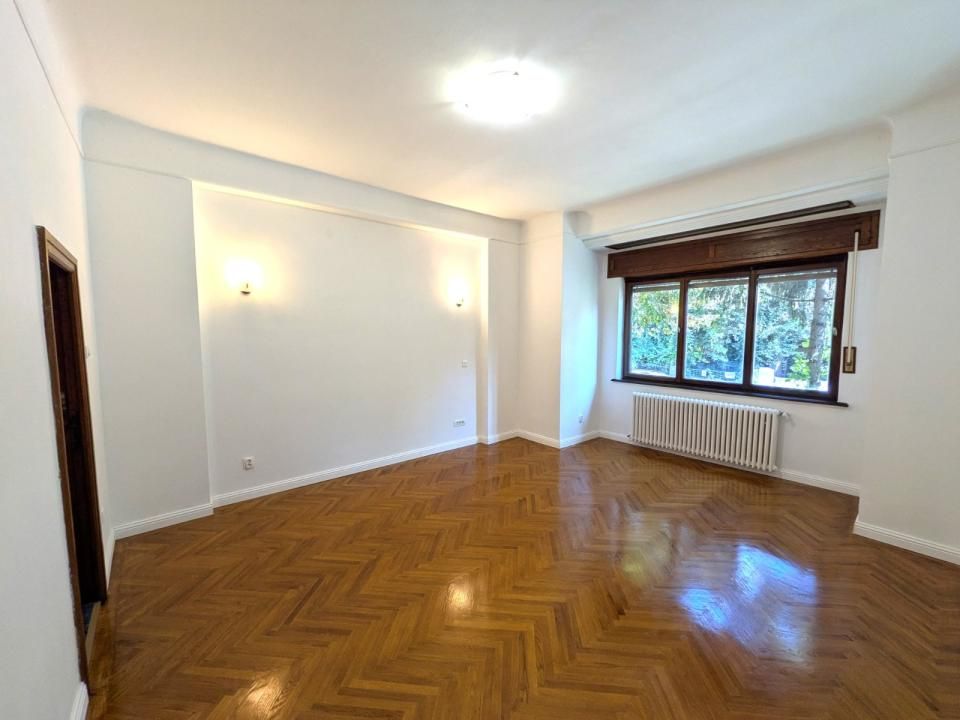 Apartament 4 camere nemobilat | Curte | Birouri / Rezidențial | Aviatorilor | – fotografia 2 din 13