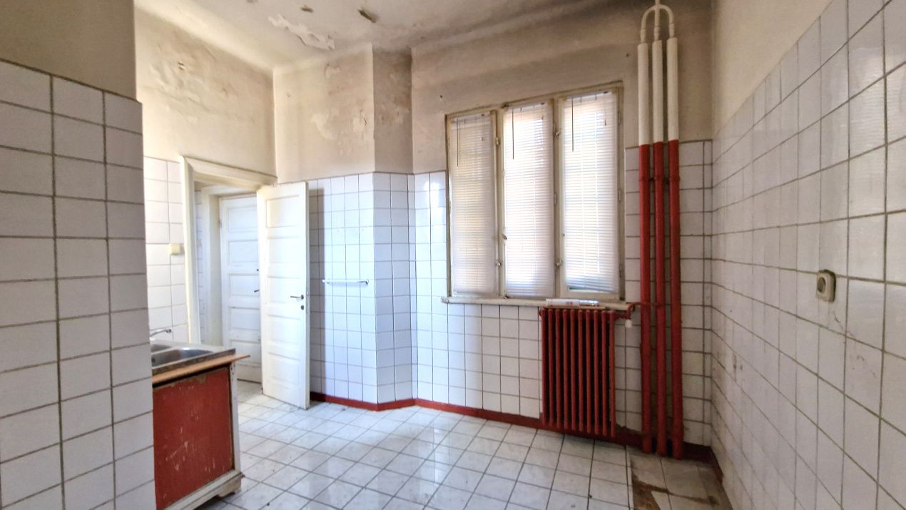 Vila cu curte de vanzare ULTRACENTRAL - 442.7 mp, 72 mp curte libera, 2 garaje – fotografia 12 din 19