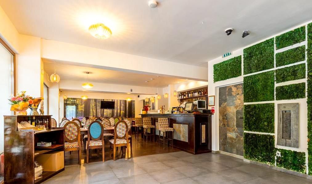 • Oportunitate Unică Predeal: Proprietate Mixtă (Comercial + Vilă) -Centru – fotografia 7 din 33