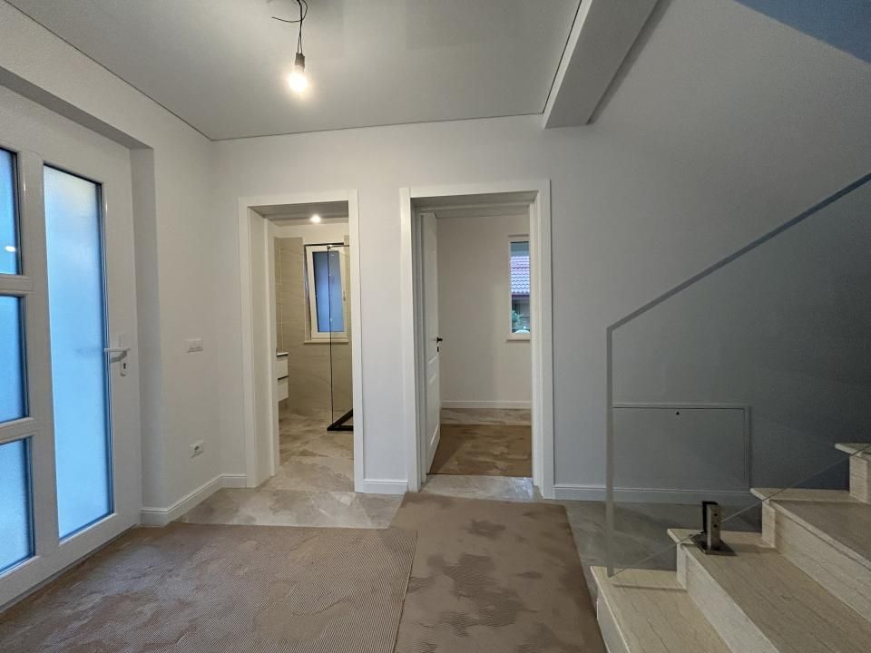 Casă individuală P+1E, 4 camere, 3 băi, dormitor matrimonial cu baie proprie – fotografia 4 din 15