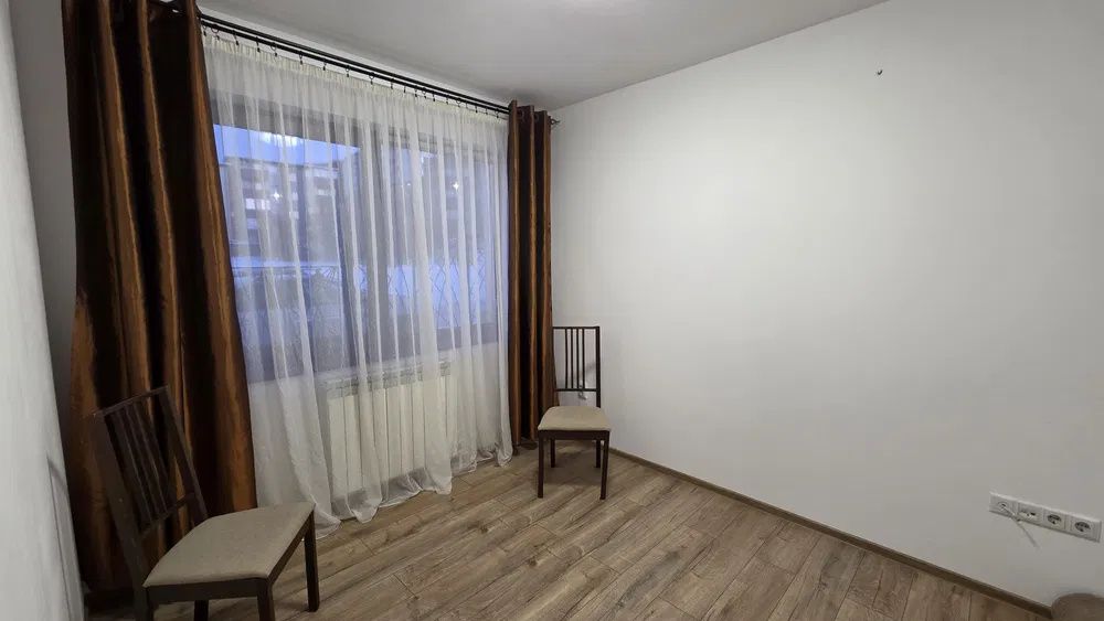CASĂ DE ÎNCHIRIAT CU 5 CAMERE, 3 BĂI ȘI TERASĂ – COMPLET MOBILATĂ ȘI UTILATĂ – fotografia 7 din 8