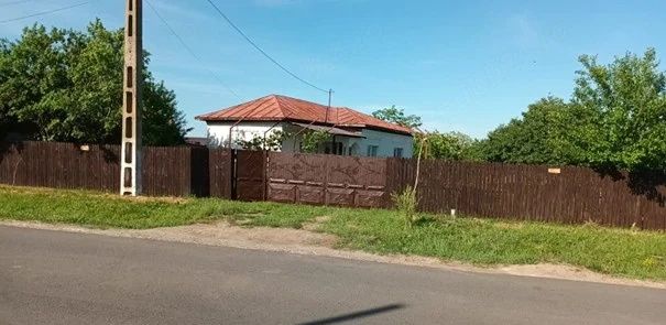 Casă la țară de vânzare – Buzoesti, Argeș | Ideală pentru locuit sau relaxare – fotografia 9 din 10