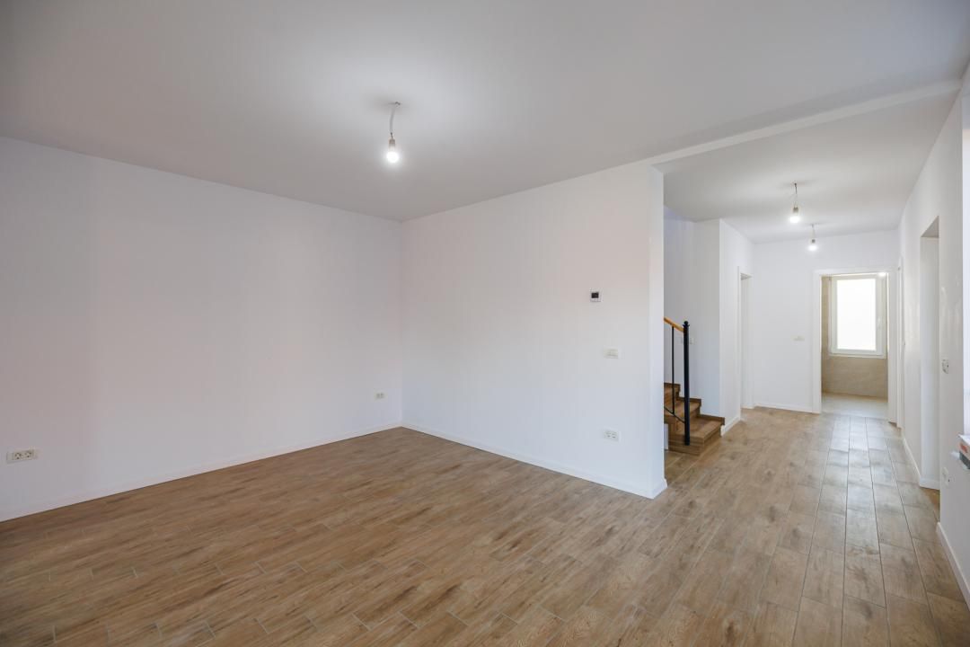 Duplex P+E în Moșnița Nouă, 3 dormitoare, 3 bai, teren 403 mp. Comision 0% – fotografia 13 din 56