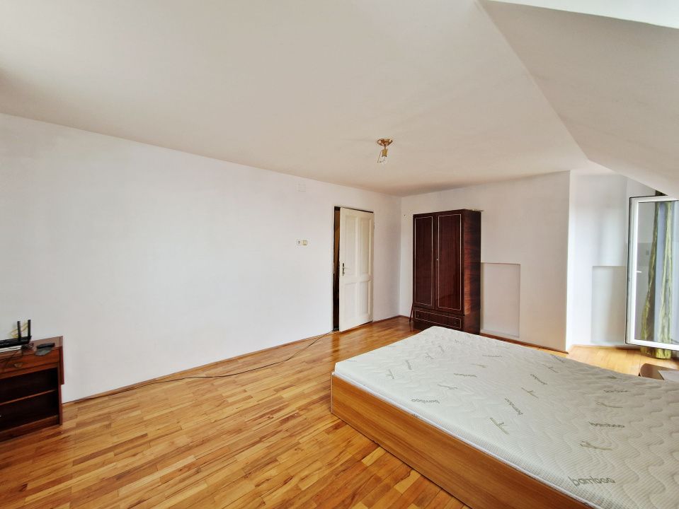 Casa cu o curte comuna  in piata 1848 – fotografia 6 din 29
