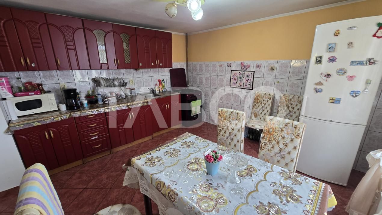 Casa individuala de vanzare cu 4 camere mobilate utilate in Daia Sibiu – fotografia 3 din 14