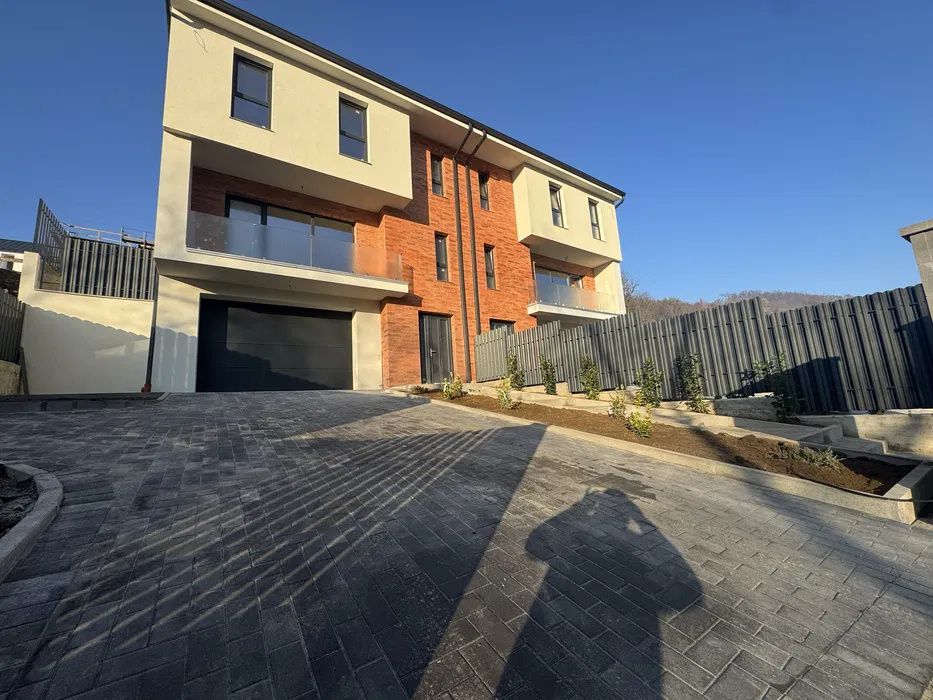 Duplex de vanzare, D+P+E, garaj 190mp utili, Tauti – fotografia 3 din 7