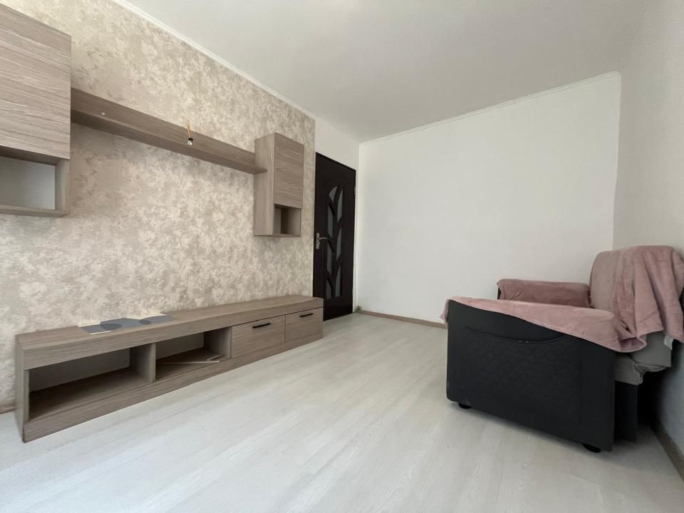 Vanzare 2 camere mobilat si utilat modern parter central Gaesti – fotografia 4 din 10