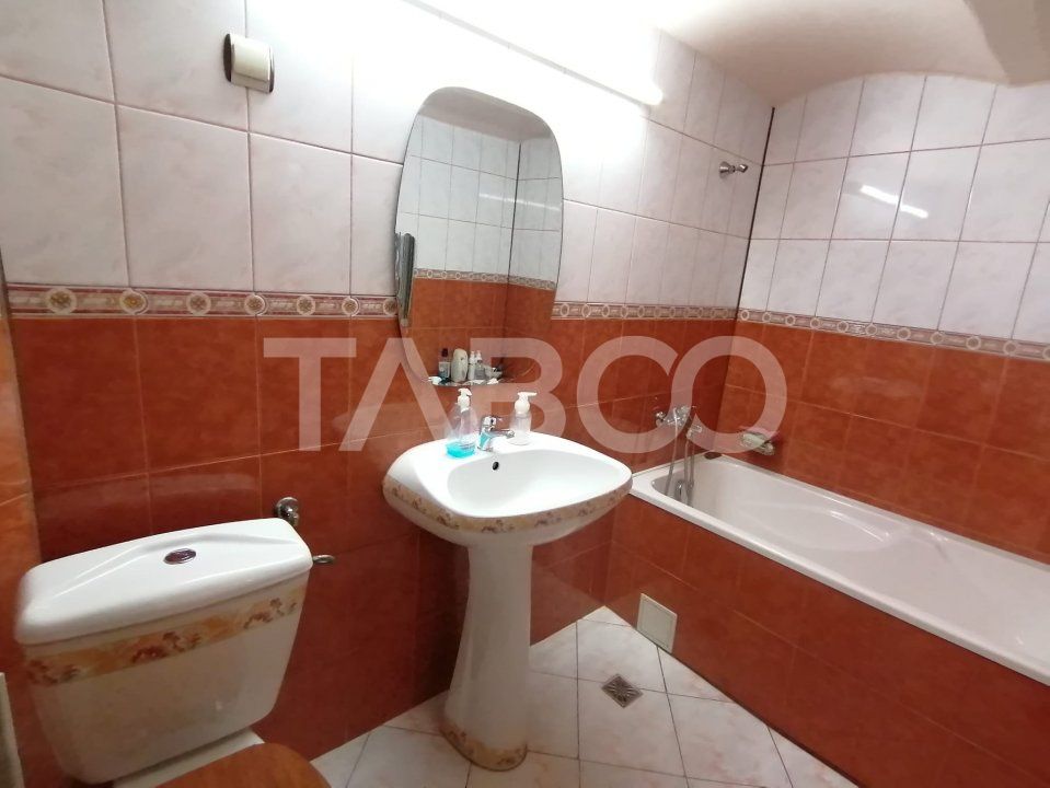 Casa individuala 6 camere de vanzare 250 mpu 361 mp teren zona Lupeni – fotografia 11 din 13