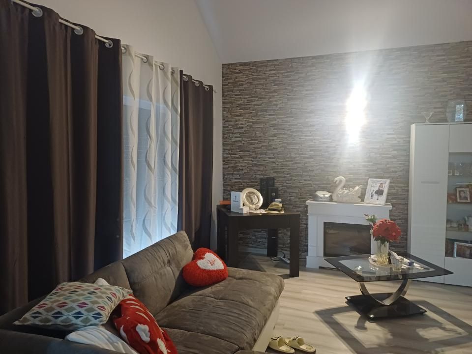 Vilă 4 camere cu garaj dublu, teren 500 mp, Albota – zonă centrală – fotografia 2 din 7