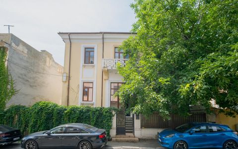 Una dintre puținele clădiri individuale cu curte proprie din Peninsula Constanța