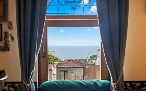 Apartament cu 4 camere în centrul istoric  CONSTANTEI cu vedere la MARE