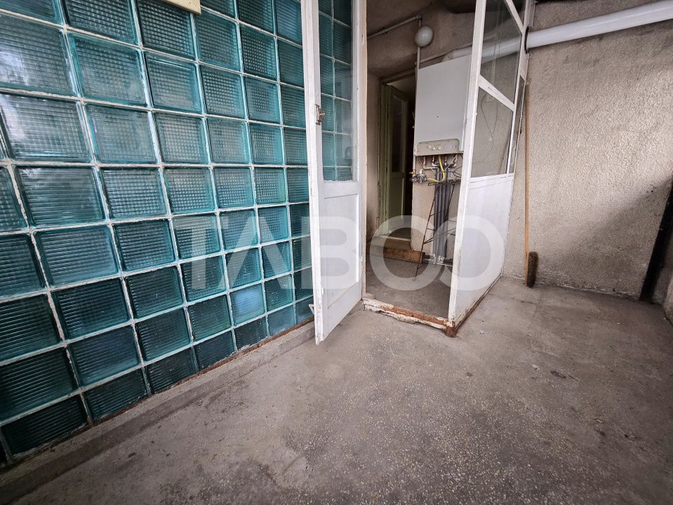 Apartament decomandat 4 camere 4 balcoane 2 bai etaj 1 Central Sibiu – fotografia 21 din 22