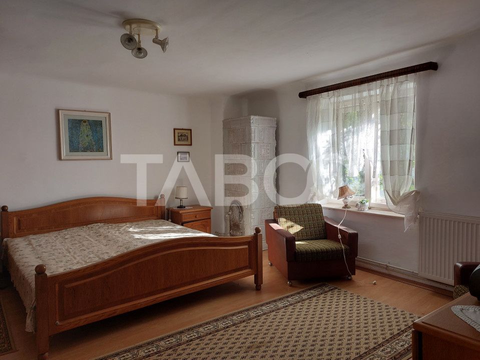 Curte individuala 1100 mp cu 2 case separate de vanzare Cisnadioara – fotografia 7 din 35