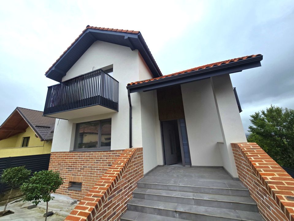 Casa individuală spațioasă cu garaj, D+P+E, 210mp utili, Dâmbul Rotund – fotografia 2 din 19