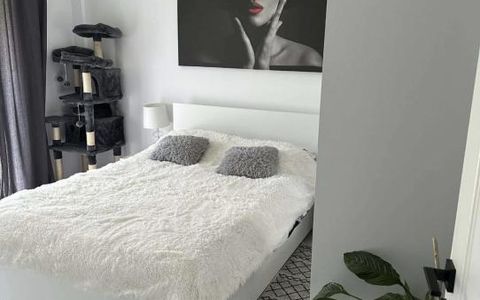 Apartament cu 3 camere , terasa 20 mp,parcare subterana,strada Eroilor
