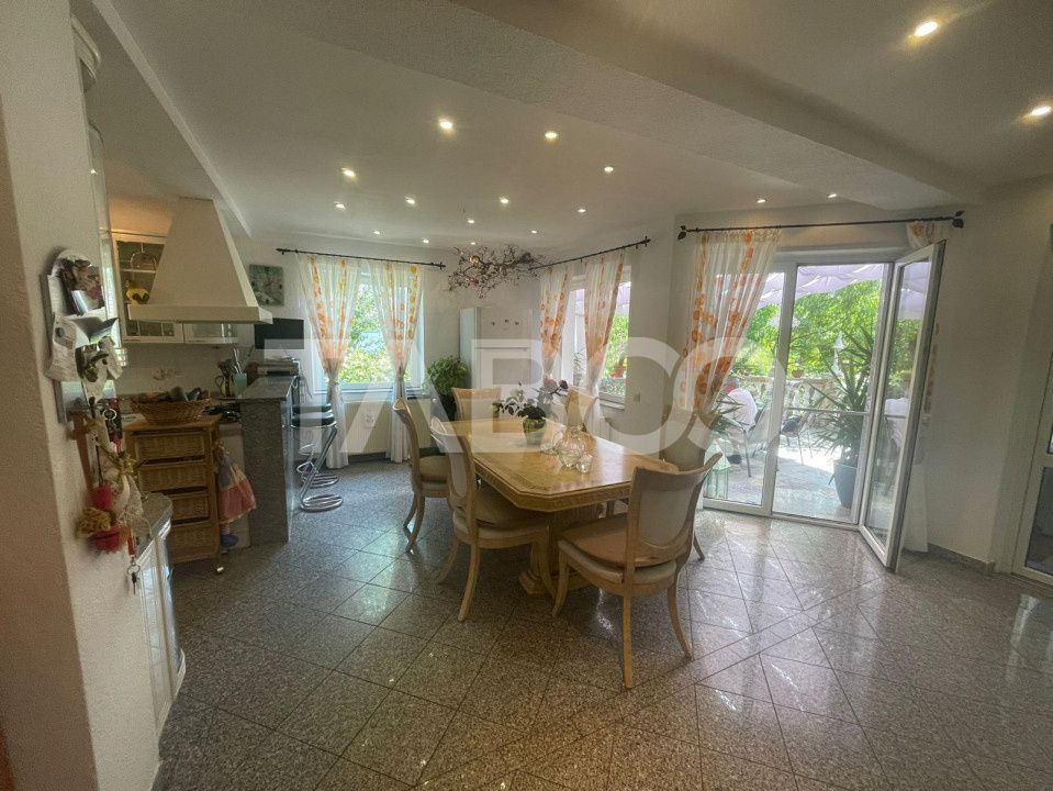 Casa deosebita  de vanzare 453 mp utili si curte 528 mp in Avrig – fotografia 15 din 32
